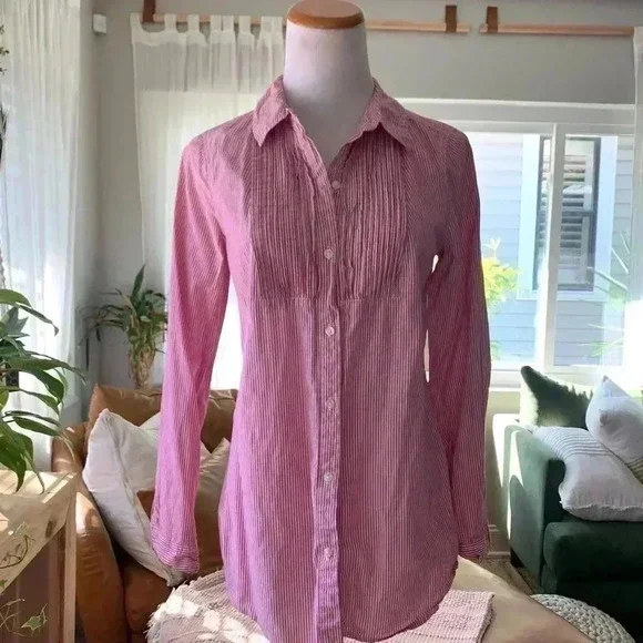 Old Navy red and white pleated button up - Picture 1 of 6